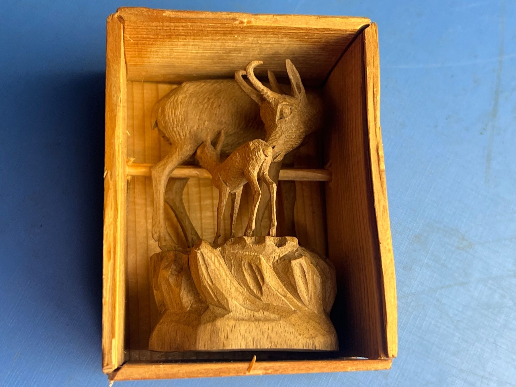 Statuette: Brienzer Miniatur Schnitzerei. Gemse mit Jungem – Usato da Unterengstringen venduto da Gustav03
