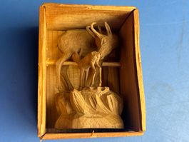 Brienzer Miniatur Schnitzerei. Gemse mit Jungem