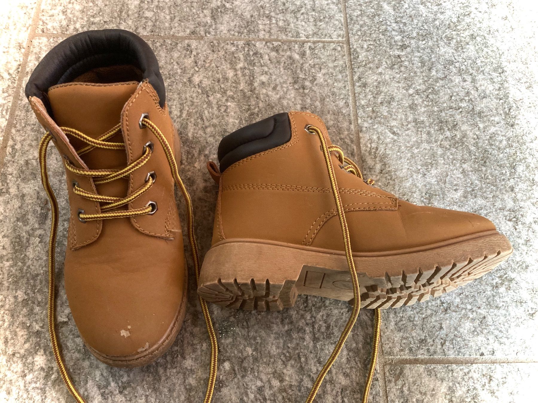 Schuhe für Jungen: Kinderschuhe Beige Gr 30 – Gebraucht aus Soglio von 111Luna111