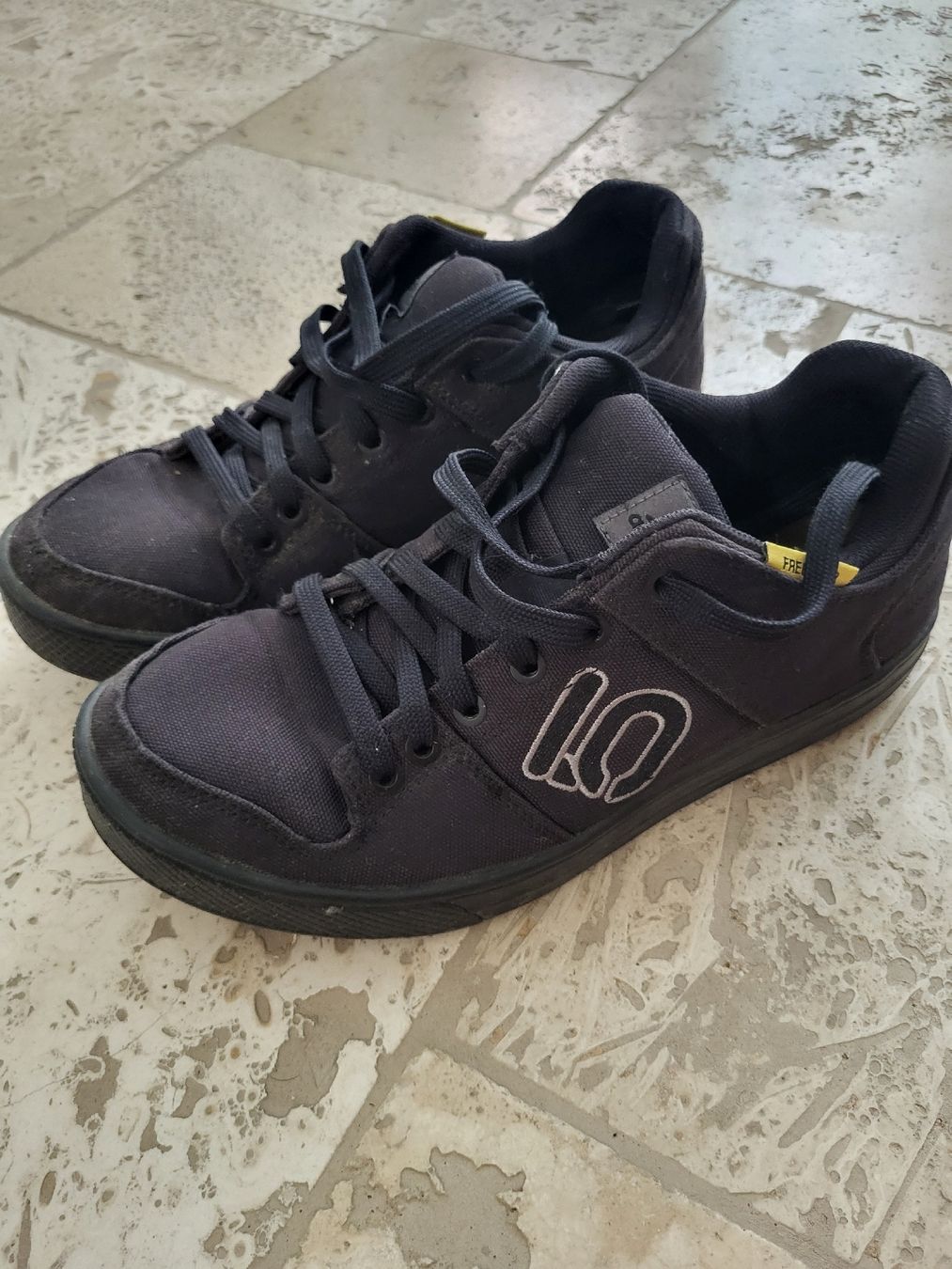 Five Ten Scarpe da uomo: Chaussures Five Ten Freerider VTT 42 2/3 – Usato da LA NEUVEVILLE venduto da gwarcurtis