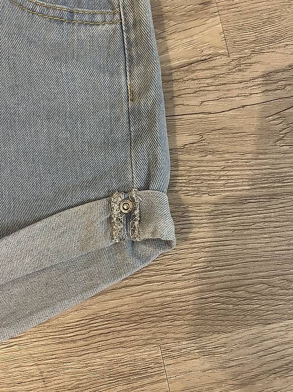 Jeans: Kurze Jeanshose – D'occasion à Schwerzenbach par nic_zt5r 3