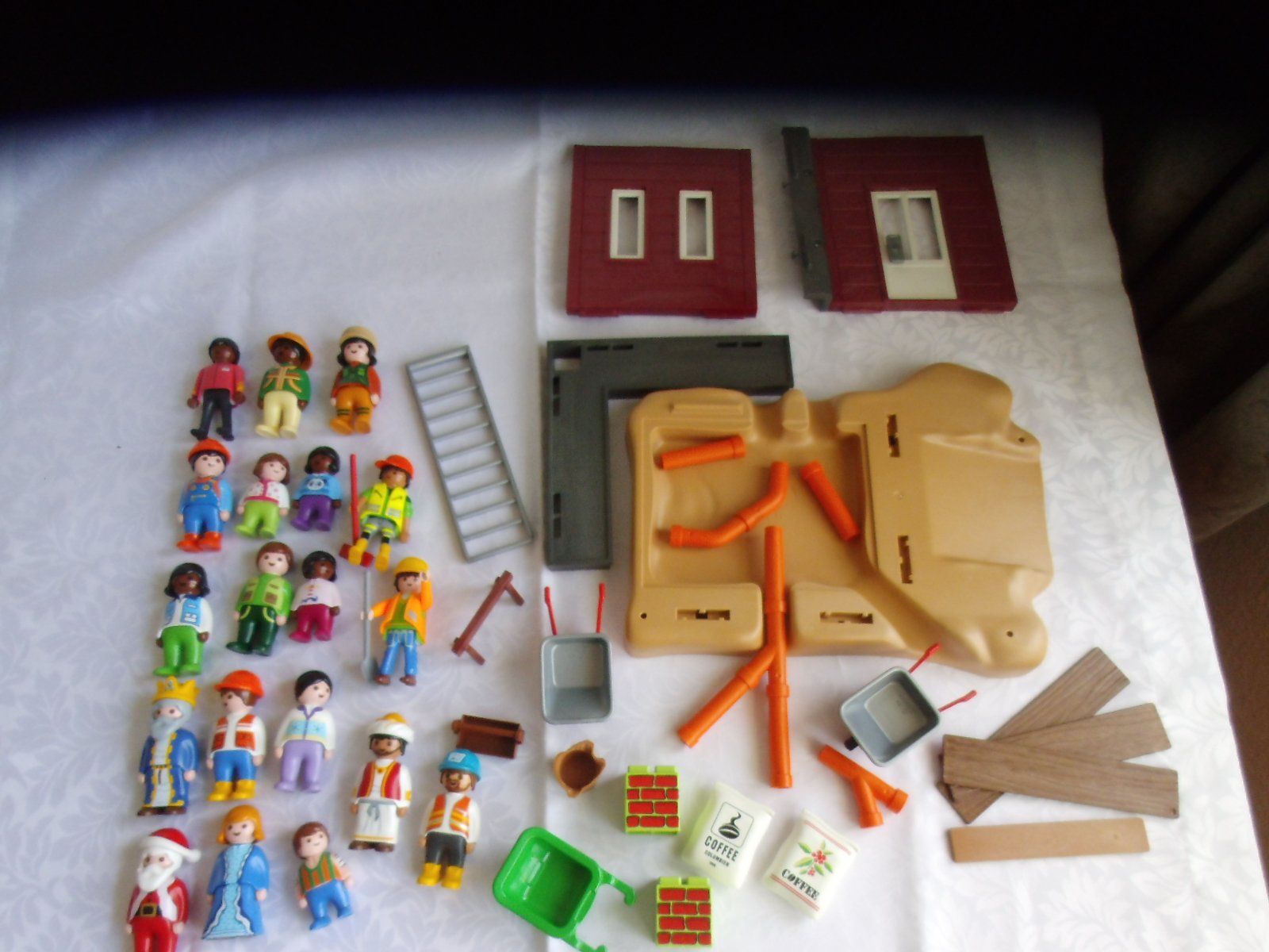 Playmobil Spielzeuge: Playmobil Teile mit vielen Figuren – Gebraucht aus Walenstadt von Pluisa