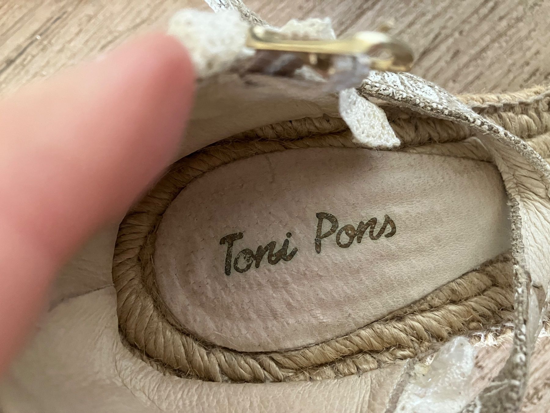 Scarpe da donna: Sandalen mit Keilabsatz Gr 41 – Usato da Büetigen venduto da Baxi87 3