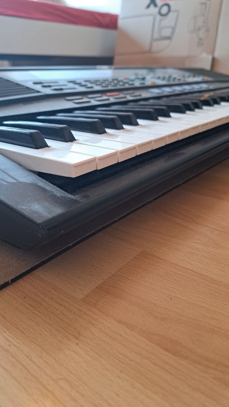 Musikinstrumente: Keyboard – Gebraucht aus Zürich von nic_dgn5