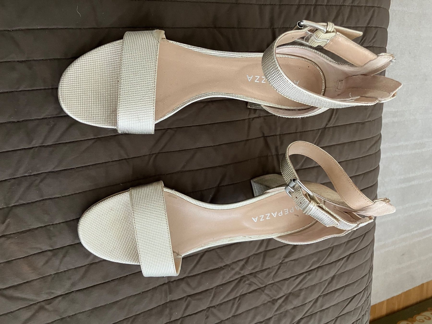 Scarpe da donna: Frauen Schuhe - Sandale 40 - pale Gold – Nuovo (secondo la descrizione) da Zürich venduto da the_2lsz