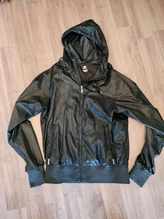 Nike Windrunner Jacke schwarz Grösse S guter Zustand