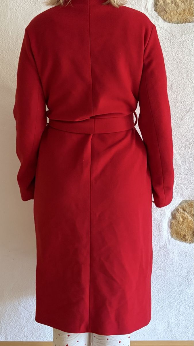 Cappotti: Leuchtend roter Mantel mit Gürtel – Usato da Pratteln venduto da plk_px2d 2