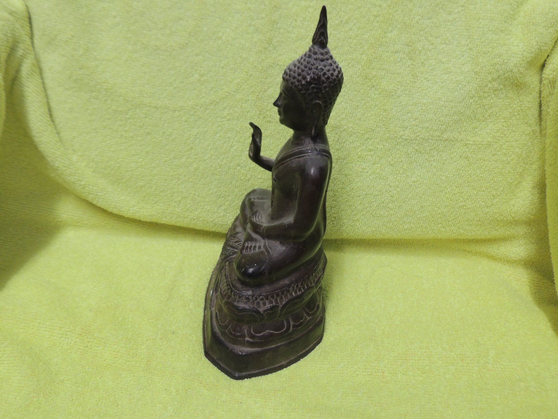 Statuette: Buddha aus Metall hebt rechte Hand – Usato da Mollis venduto da Hg 1