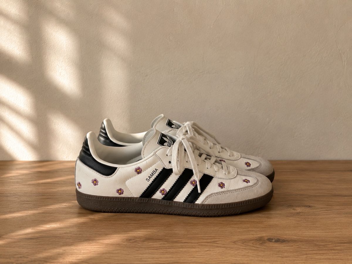 Chaussures femmes: Adidas Sambas mit Blumen – Neuf (Voir description) à St. Antoni par lil_kss7