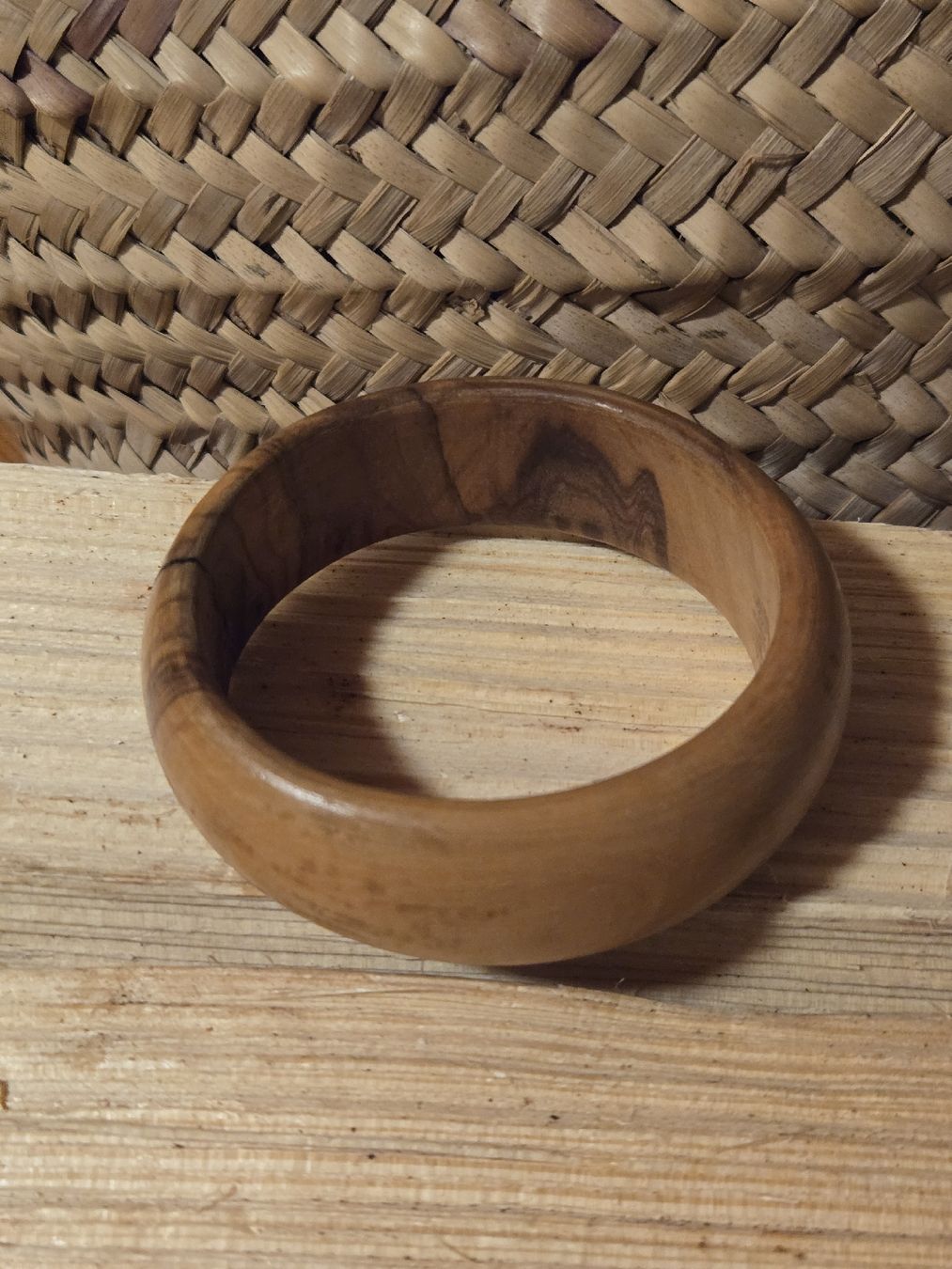 Bracciali & Braccialetti: bracelet en olivier – Usato da Montet (Broye) venduto da CandiceD