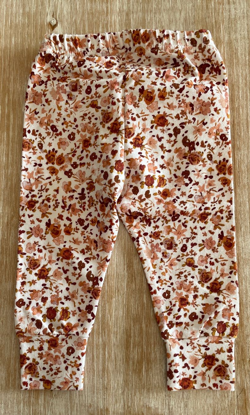 Pantaloni: Leggins geblümt, Grösse 74 – Nuovo (secondo la descrizione) da Burgdorf venduto da Crown. 4