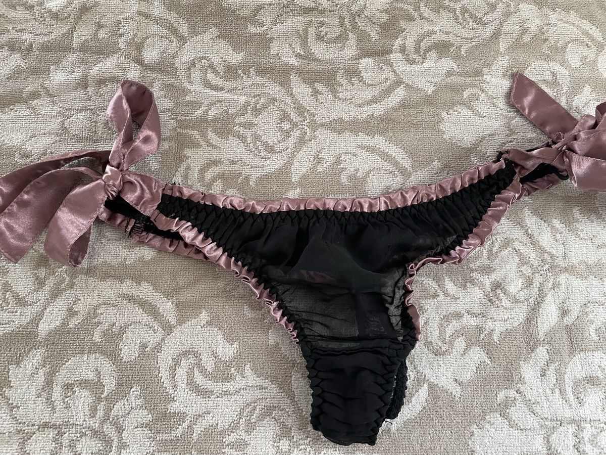 Sonstige Unterwäsche: Elegant Silk Panties with Bows, Size S/M – Neu (gemäss Beschreibung) aus Oberwil BL von Stellochkas