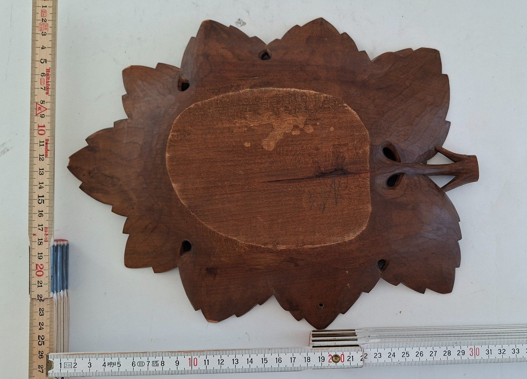 Tutte le decorazioni: Antike Holzschale in Blattform mit Schnitzereien – Usato da Opfikon venduto da Diversamente 5