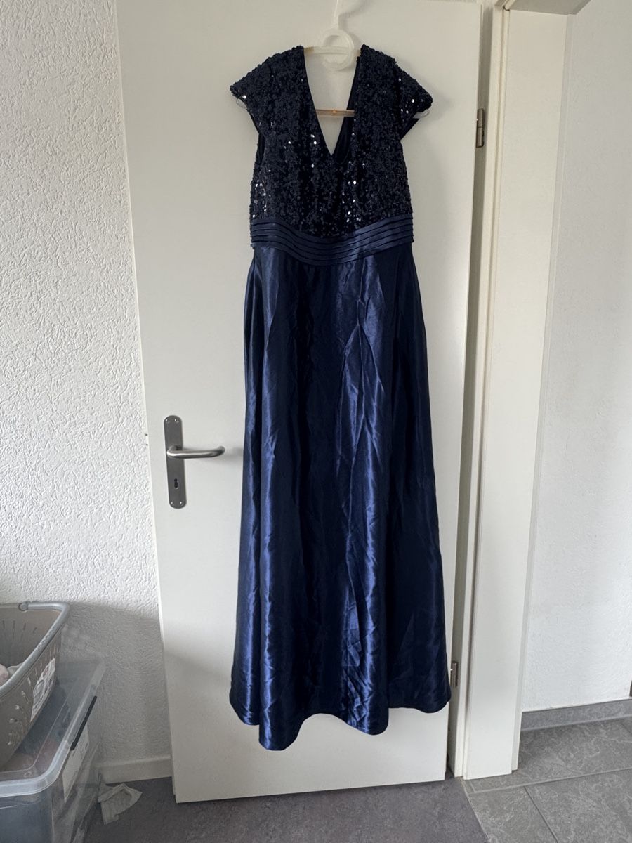 Kleider: Abendkleid dunkelblau Glitzer  – Gebraucht aus Oftringen von D.de 1