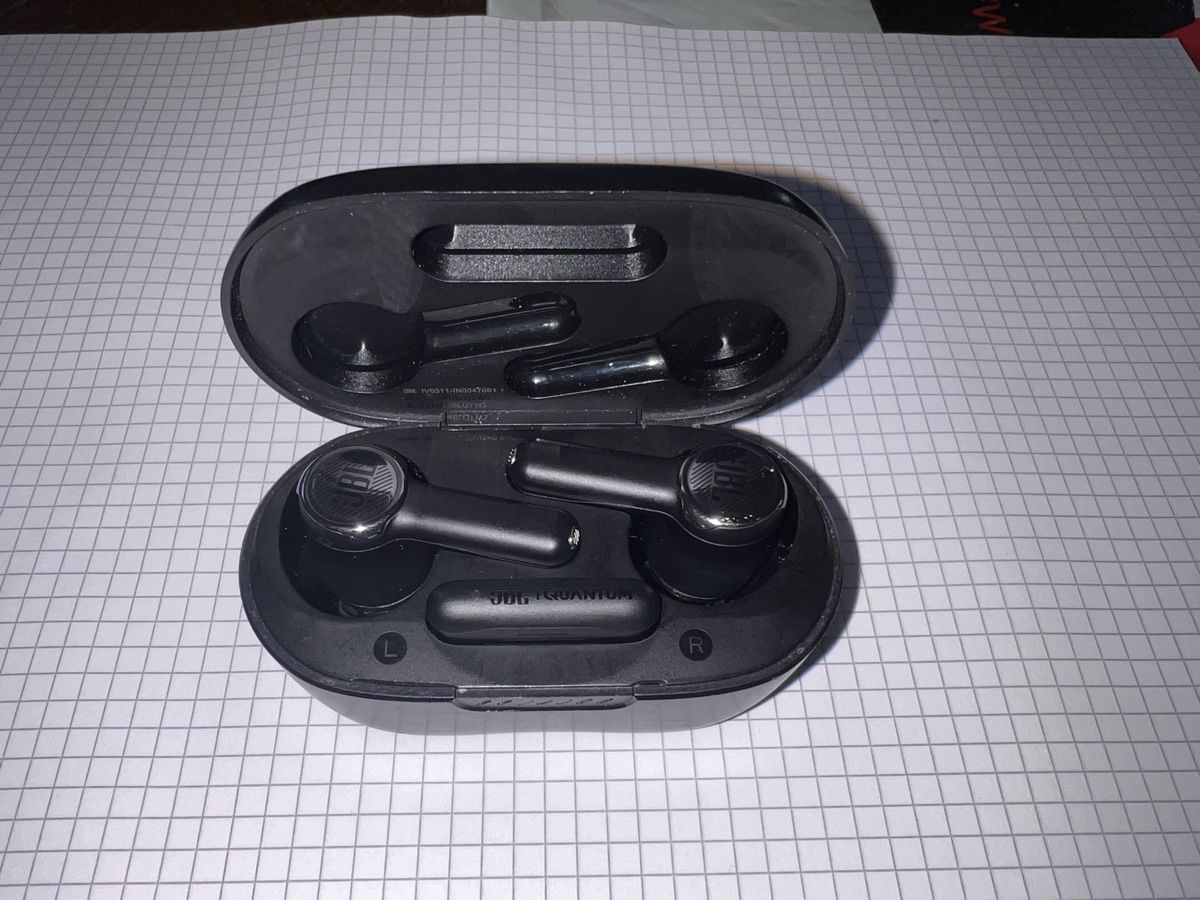 JBL Kopfhörer: Écouteurs sans fil bluetooth JBL Quantum TWS – Gebraucht aus Neuchâtel von Le_Spot