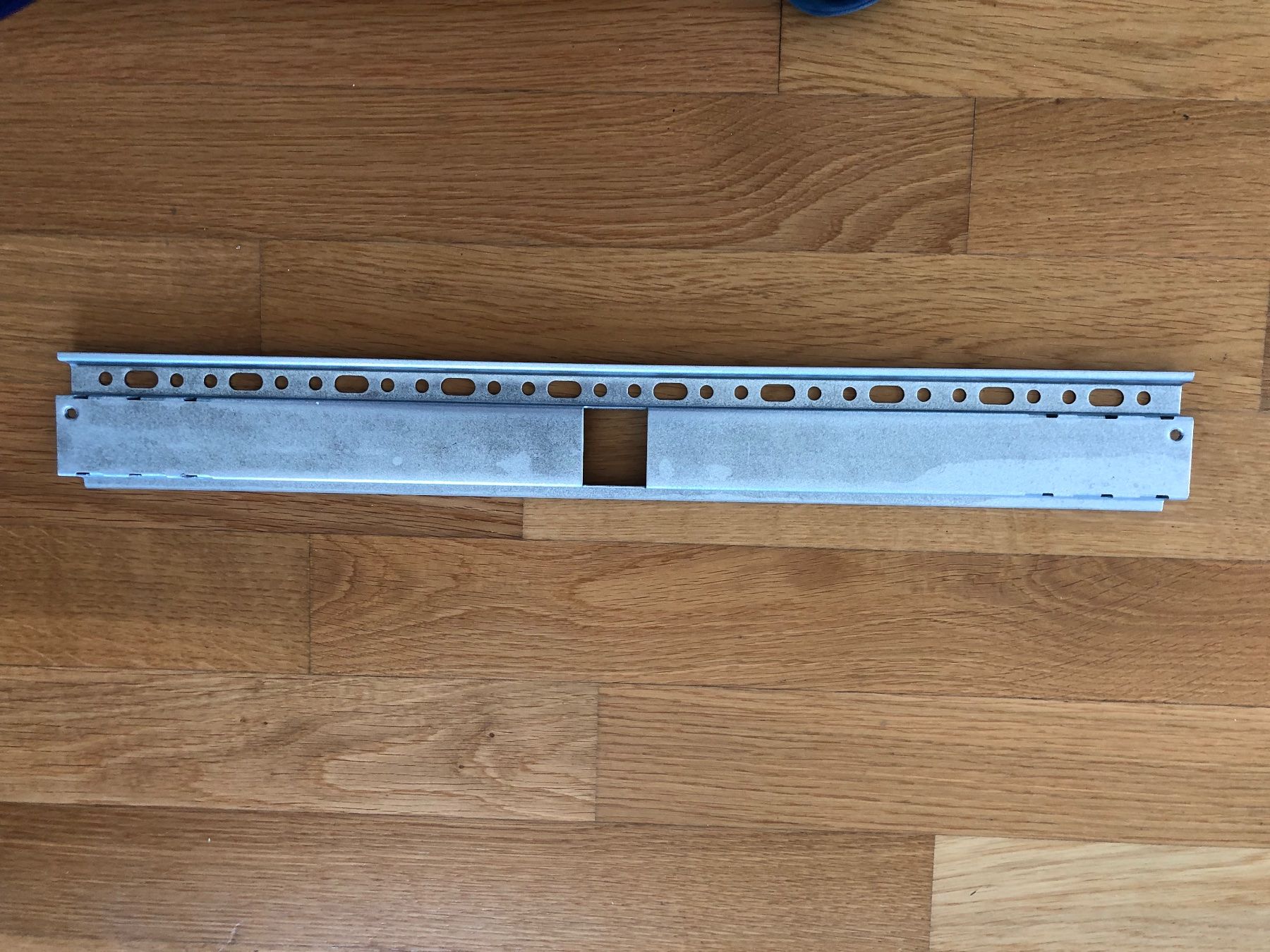 Ikea Wandhalterungen: Wandschiene Ikea Besta 52.5cm lang – Gebraucht aus Münchenstein von Dibu11 1