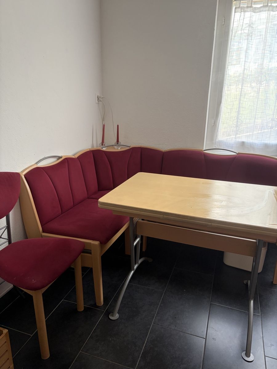 Panchine: Eckbank mit Tisch und 2 Stühlen – Usato da Weggis venduto da din_mfg6 1
