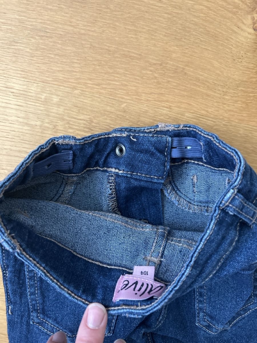 Pantaloni: Jeans Kinder dunkelblau Grösse 98/104 – Usato da Recherswil venduto da ch0_y9gb 3
