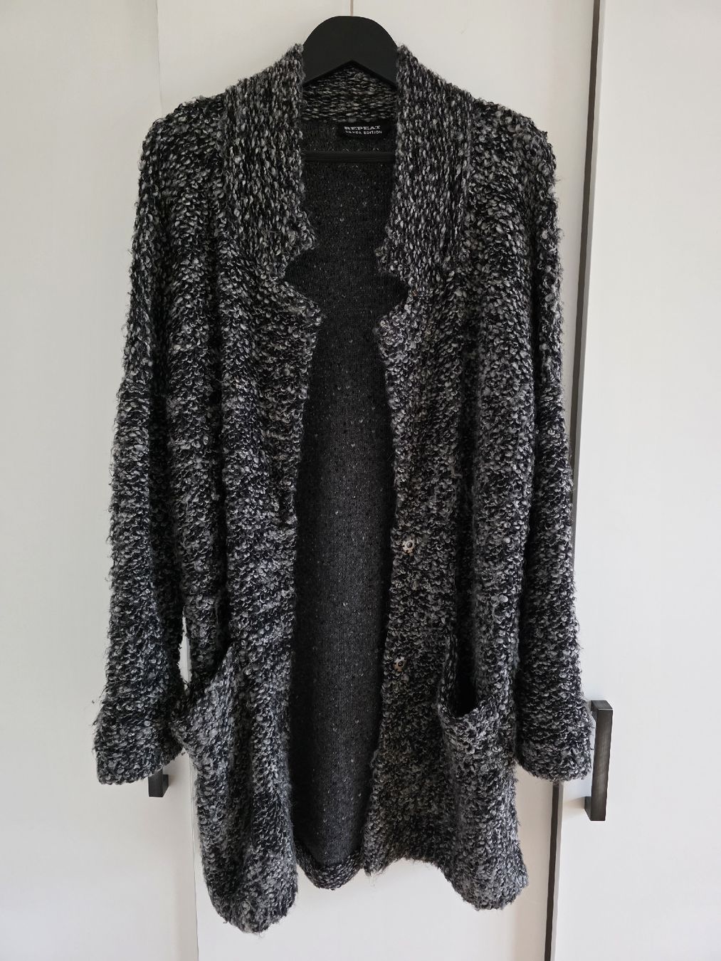 Repeat Cappotti: Damen Strickjacke Repeat Silver Edition, Grösse M – Usato da Bad Ragaz venduto da ram_d9wq