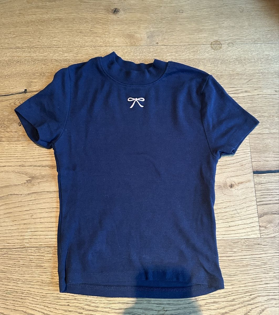 Blouses, T-shirts & Tops: New Yorker – D'occasion à Sins par Sommer12b 1