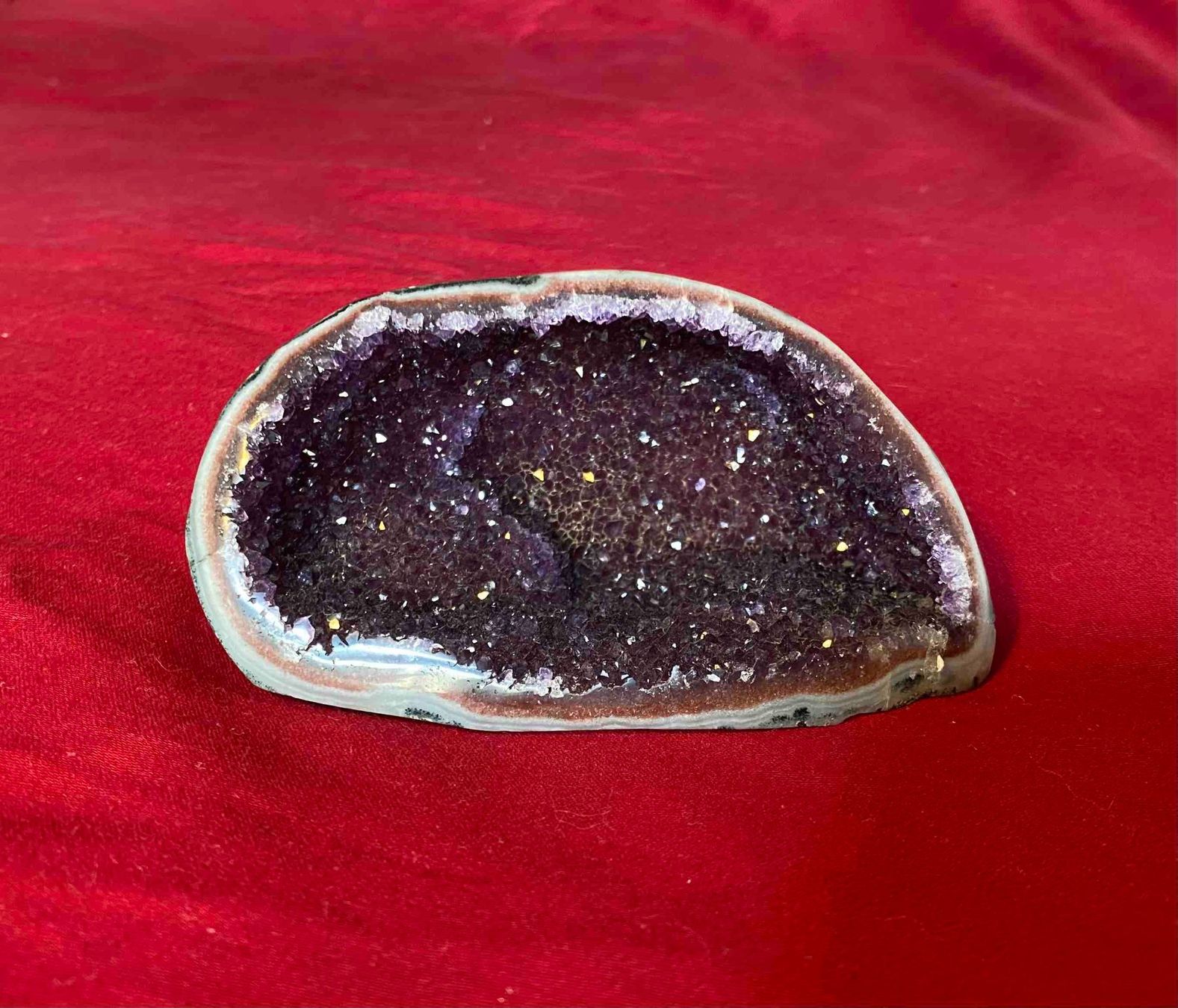 Minerali & Pietre curative: Amethysthöhle – Usato da Arlesheim venduto da Siebenschlaefer7