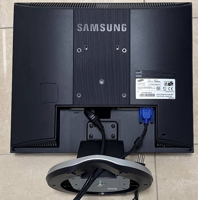 Monitor: Samsung Monitor – Usato da Schaffhausen venduto da seb_jhm6 1