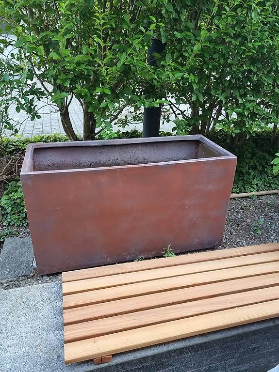 Pots de fleurs: Pflanztrog Rostoptik Topf – D'occasion à Merlischachen par Yaha_