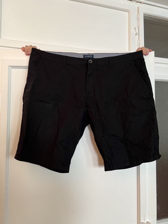 Schwarze Herren Shorts, Grösse 44, Top Zustand für Sommer