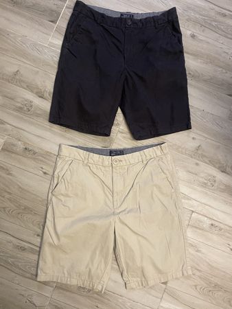 2 neuwertige leichte next Shorts Gr. 170