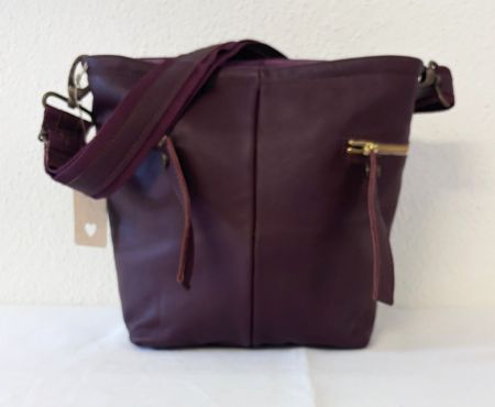 Leder-Umhängetasche S von Pro Alps, Tessiner Handwerk