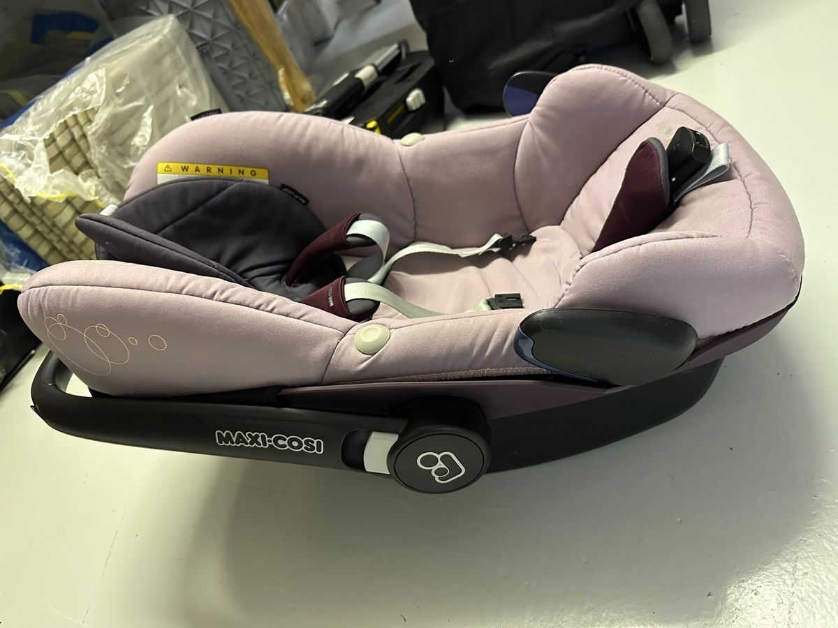 Seggiolini per auto: Maxi-Cosi Babyschale mit Isofix Station gebraucht – Usato da Langenthal venduto da aida_la3s 3