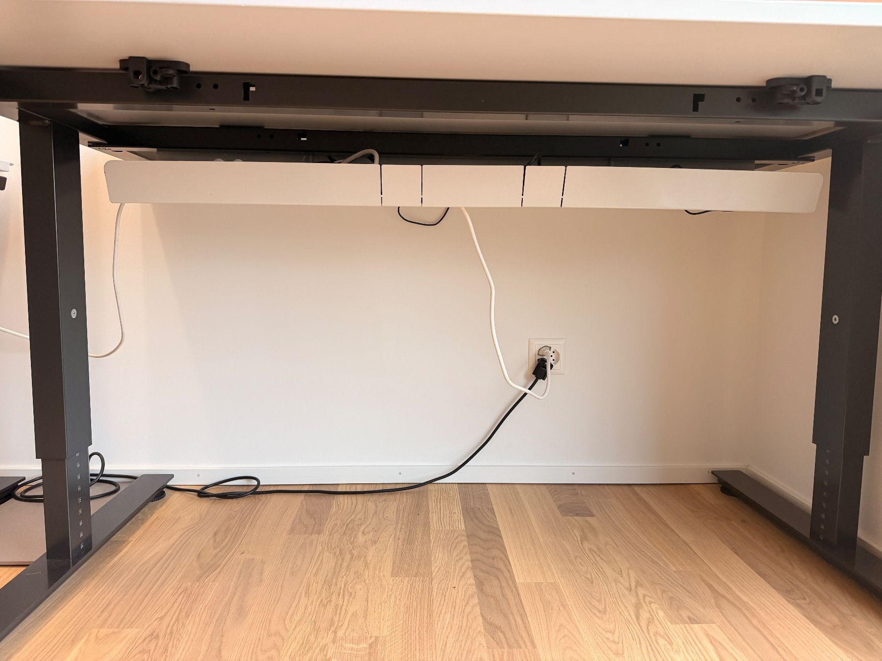 Scrivanie: Bürotisch in super Zustand – Usato da Zürich venduto da flowue 2