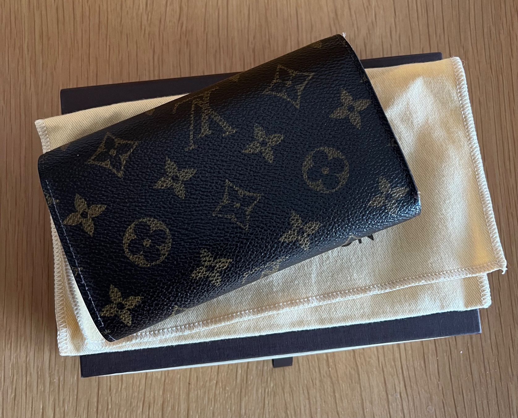 Louis Vuitton Portamonete: LOUIS VUITTON PORTEMONNAIE TRÉSOR MONOGRAM – Usato da Zollikon venduto da Svch 1
