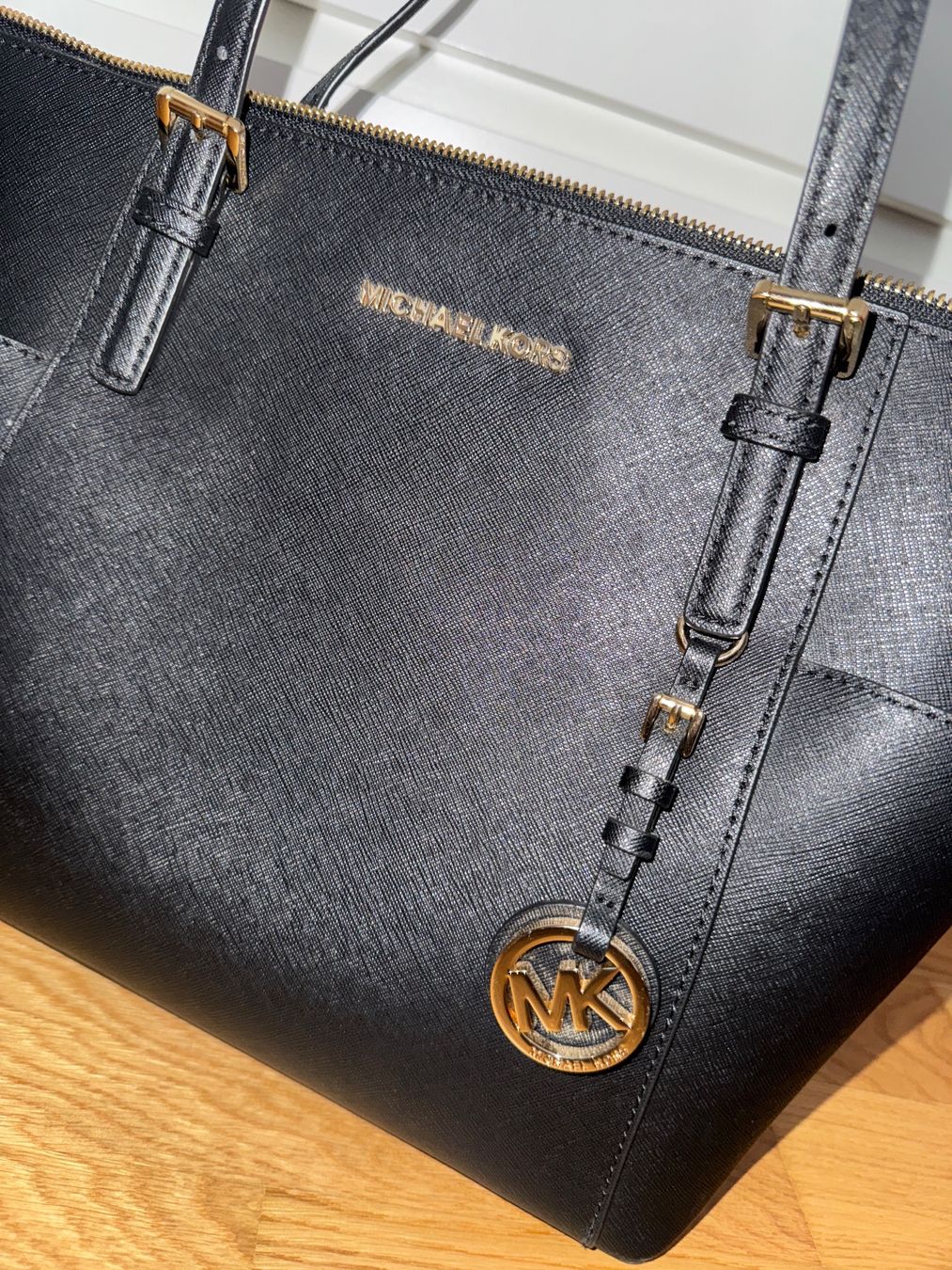 Michael Kors Taschen für Damen: Michael Kors Trapezshopper schwarz – Gebraucht aus Winterthur von chi_83a 1