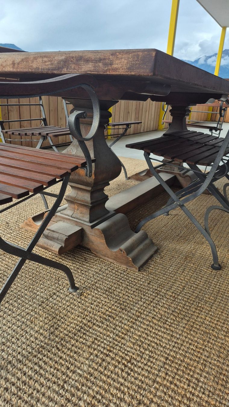 Set di tavolo e panche: Schwerer Tisch mit 6 Gartenstühlen – Usato da Trimmis venduto da Florianschlumpf 4