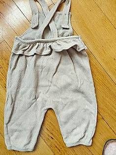Hosen: Latzhose beige aus Strick Gr. 68 – Gebraucht aus Liestal von Robalani 2