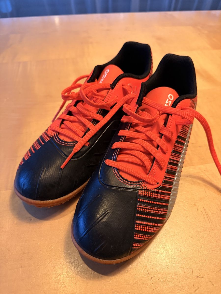 Puma Scarpe da uomo: Hallenschuhe Puma 40 orange/schwarz – Nuovo (secondo la descrizione) da Alpnach Dorf venduto da Chelsea2