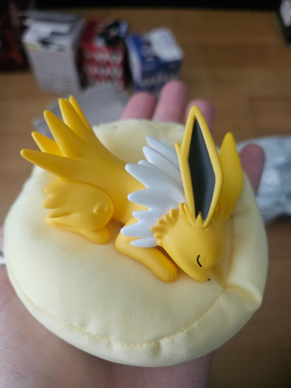 Pokémon Figuren: Pokemon Eeveelution Blind Boxen, Blitza und Glaziola – Neu und originalverpackt aus Landquart von CruelFairytale 1