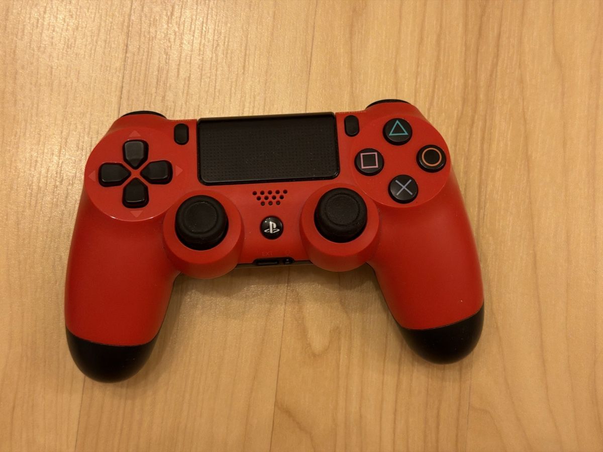 Sony Consoles: PS4 Pro with 4 Controllers and 5 games – D'occasion à Regensdorf par __Claudia_ 4