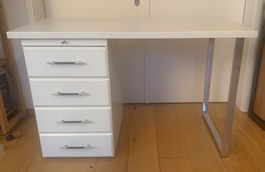 Schreibtisch weiss 120x75x60cm sehr gut erhalten