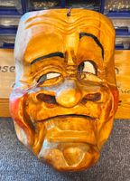 Alte Krienser Holzmaske , Tragmaske, Dekor, Kriens