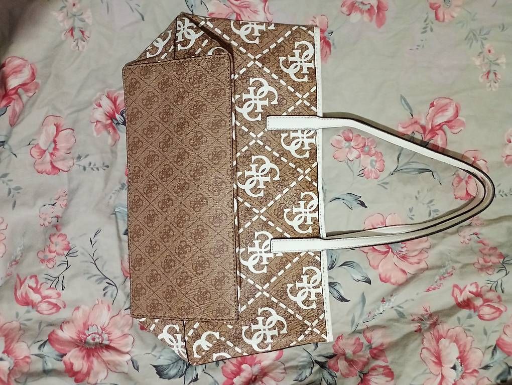 Borse da donna: Guess Vikky Tote Bag  – Usato da Gelterkinden venduto da leo_9z8m 2