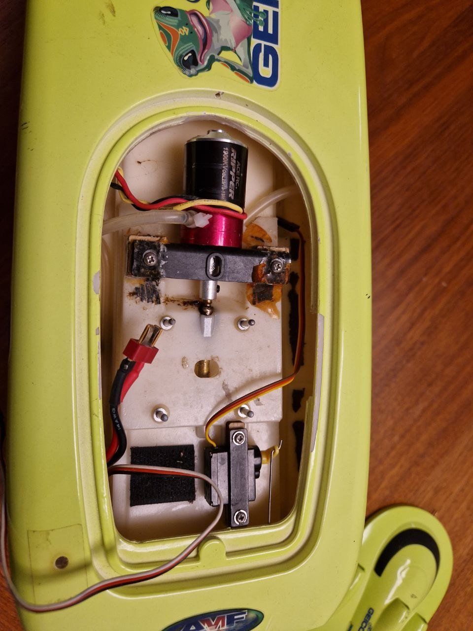 Modellismo RC: RC Speedboot Miss Geico gebraucht – Difettoso da Bern venduto da cuda579 1