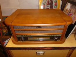 Plattenspieler und  Radio plus CD aus Holz im guten Zustand