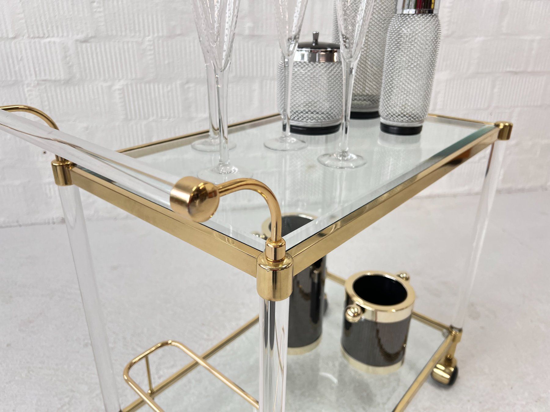 Tische: Vintage Plexi Barwagen, Beistelltisch – Gebraucht aus Walzenhausen von stilvollwohnen 3
