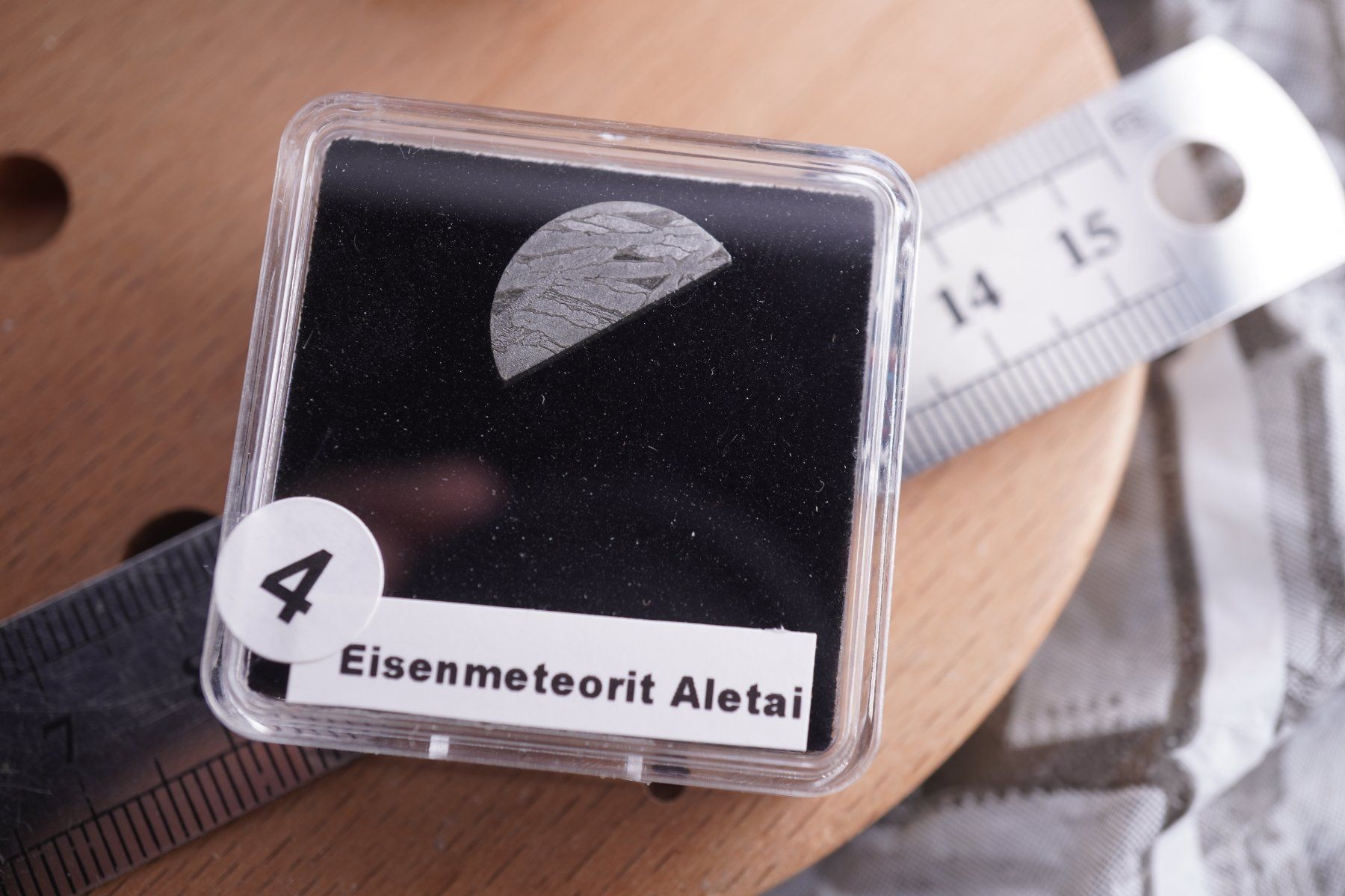 Minerali & Pietre curative: Eisenmeteorit Scheibe   Aletai    Ab 1.- – Nuovo e nell'imballaggio originale da Eschenbach SG venduto da topstone