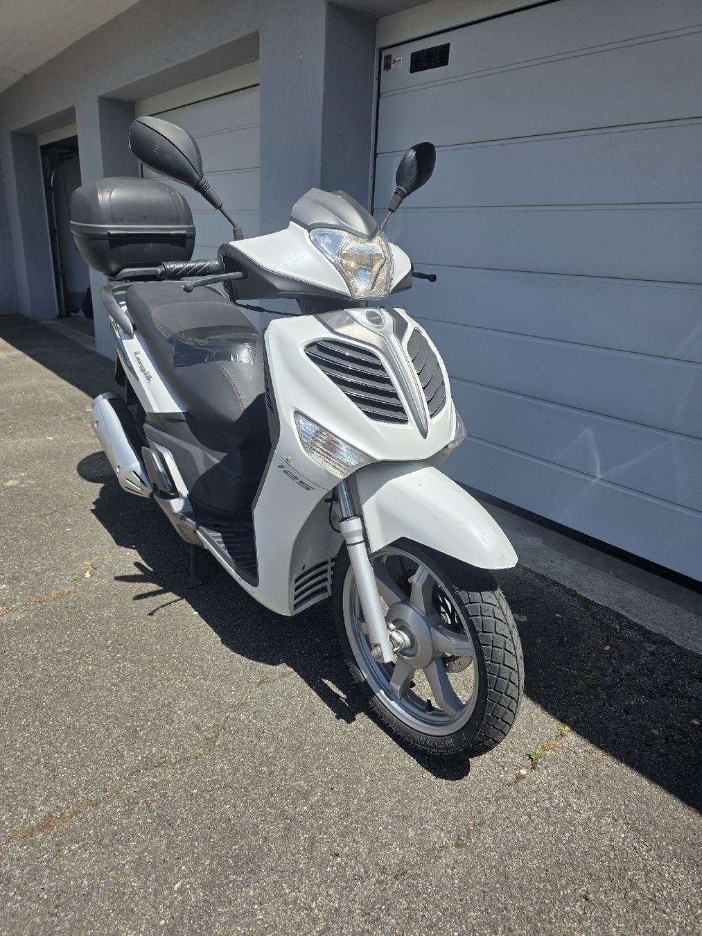 Tell Scooter: Roller 125 4-Takt Weiss mit Topcase  – Usato da Buchs ZH venduto da Perica04 1