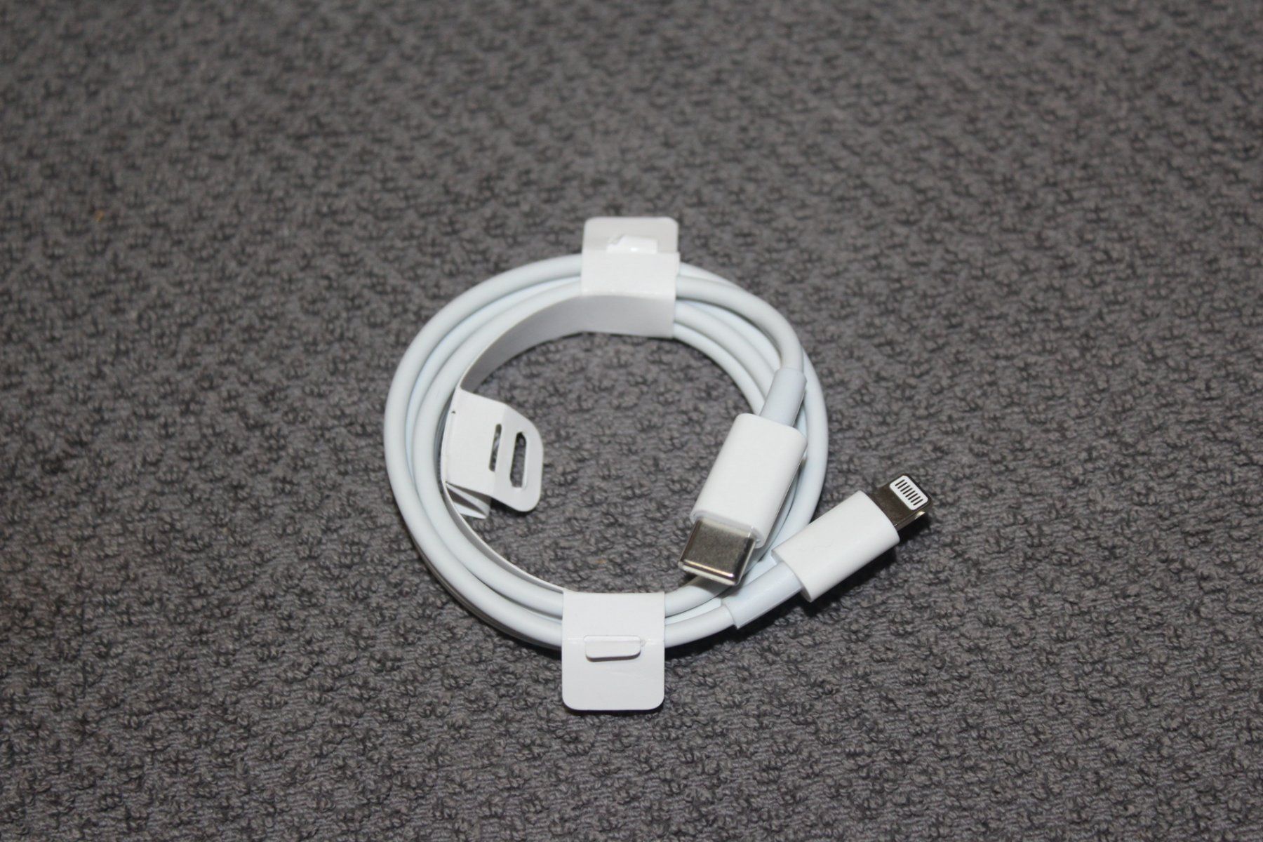 Câbles: USB C Tpy C Lighning iphone daten KABEL – Neuf (Voir description) à Kirchdorf AG par suntory010