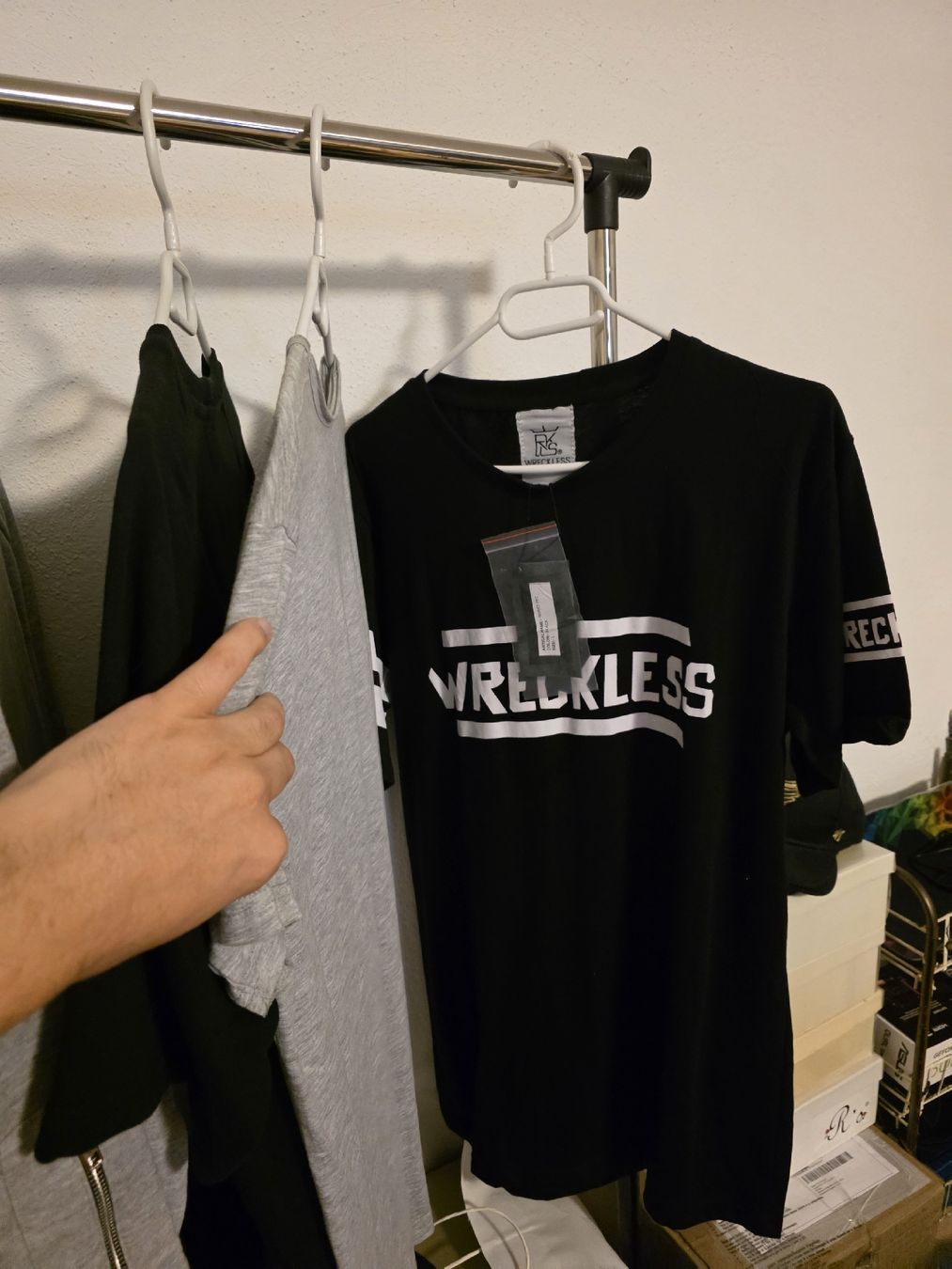 Lotti di vestiti: Lots de t shirt et pull neuf en taille L – Nuovo (secondo la descrizione) da Vevey venduto da ros2 3