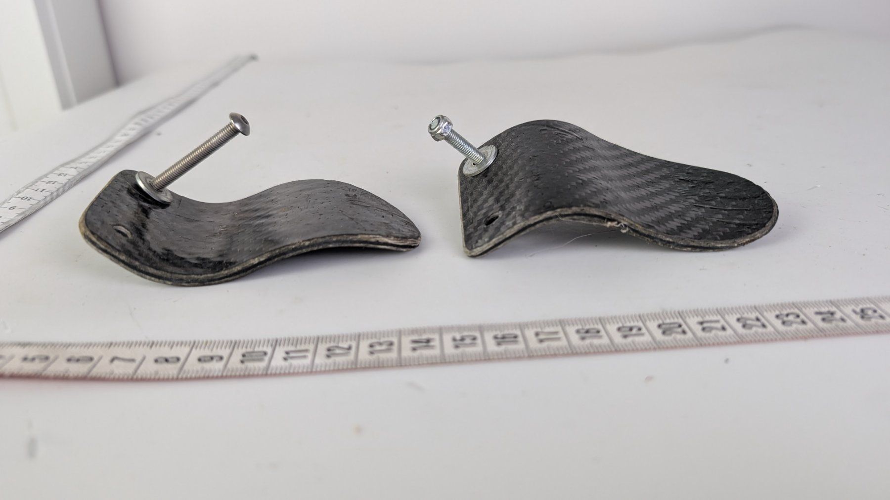 Skateboards: Fly By Hooks fürs Skateboard aus Carbon – Usato da Zürich venduto da axolottchen 2
